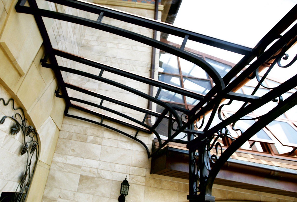Forged metal, coated with hot zinc, painted, copper, glass.