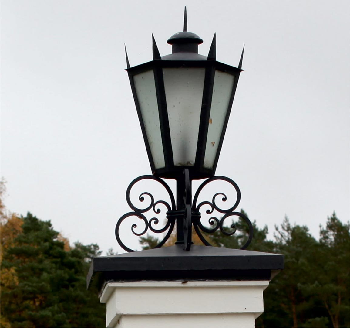 Forged metal, coated with hot zinc, painted.