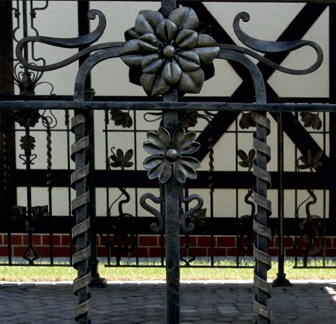 Forged metal, coated with hot zinc, painted.