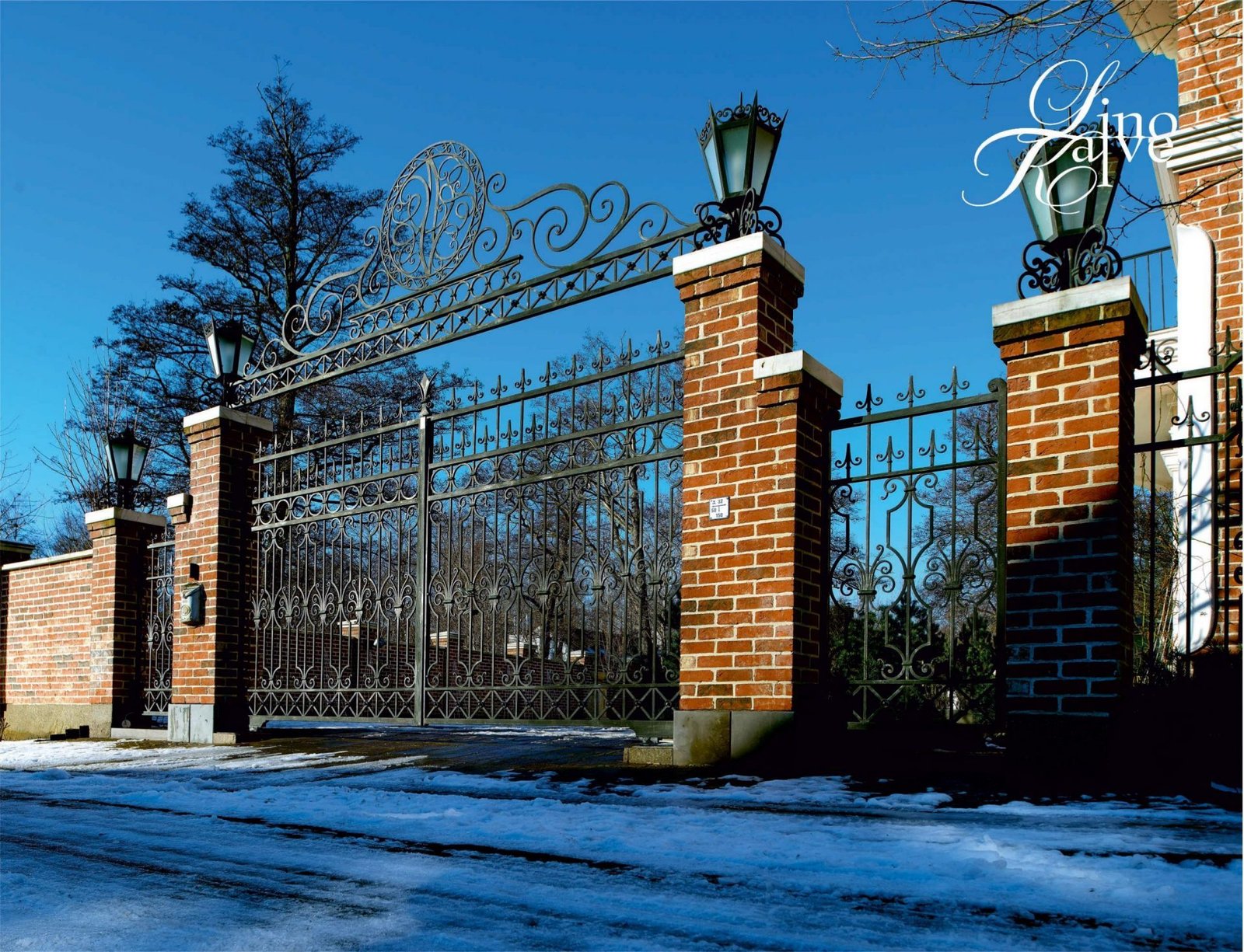 GATES,-FENCE-AND-LIGHTS.1 GATES, FENCE AND LIGHTS.