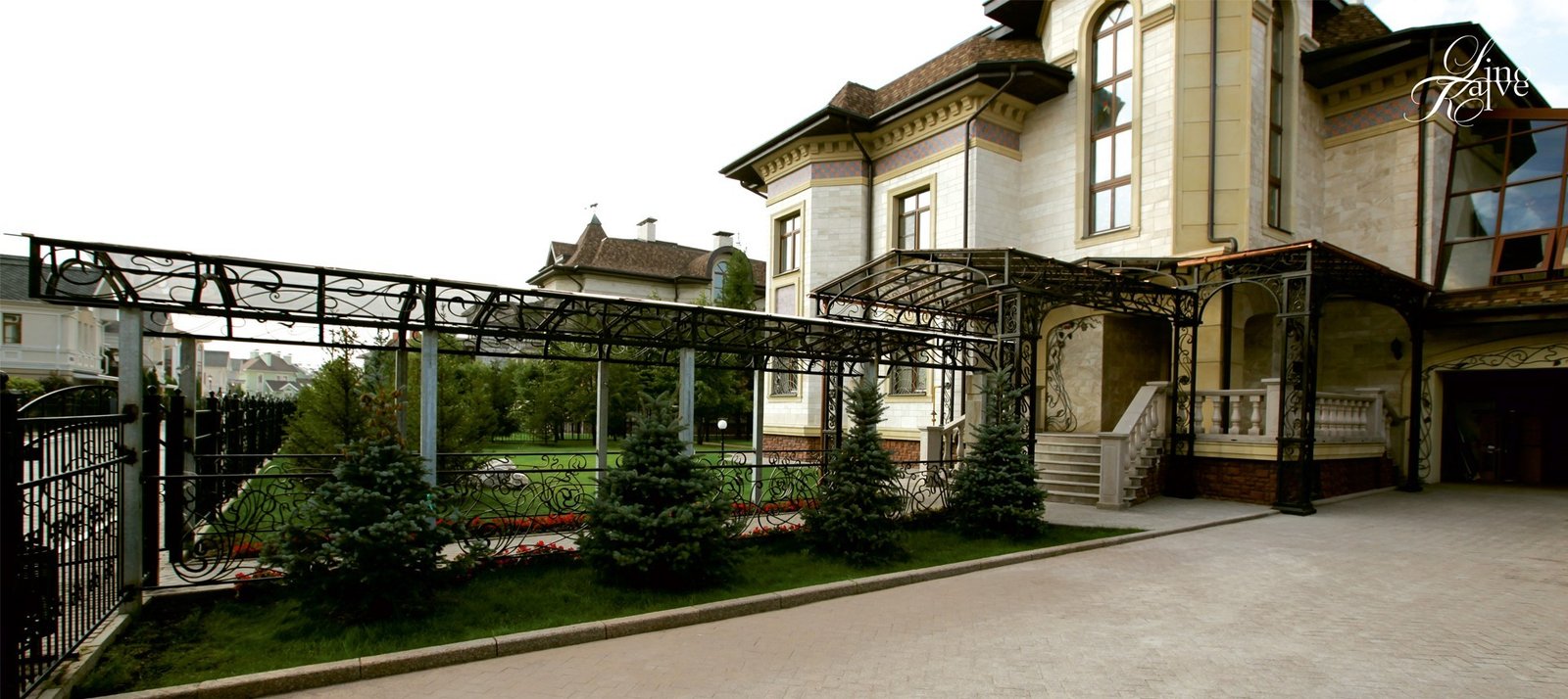 PRIVATE RESIDENCE. GALLERY