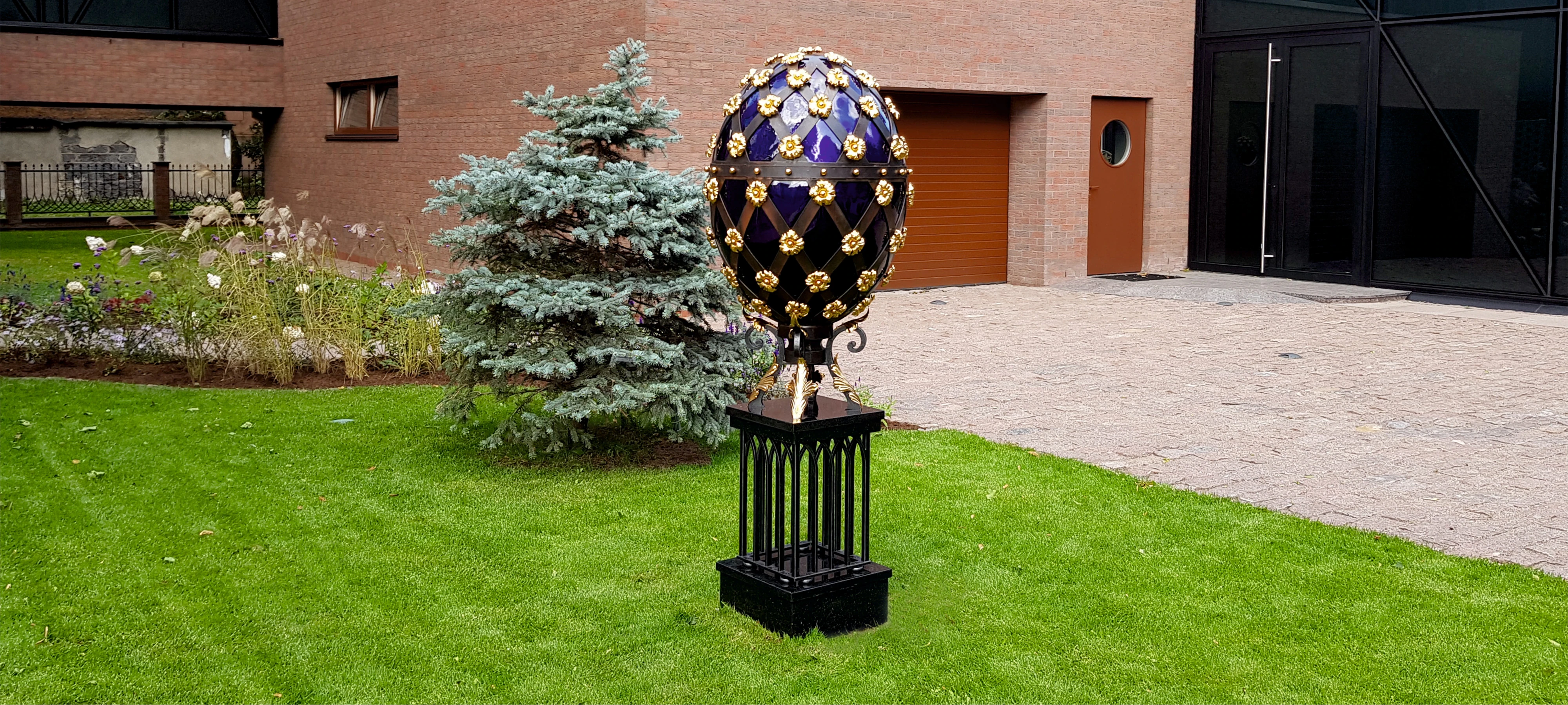 Privatus namas. Skulptūra „Fabergé“